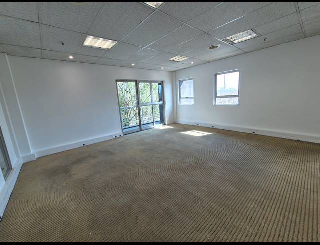 4,286M² WAREHOUSE TO LET IN LONGMEADOW